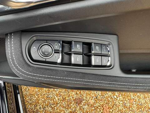 Porsche Macan 3.0T V6 GTS SUV 5dr Petrol PDK 4WD Euro 6 (s/s) (360 ps) - U10003496