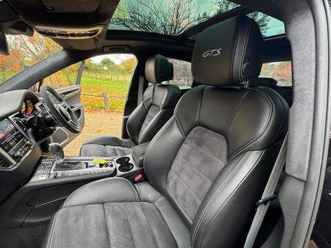 Porsche Macan 3.0T V6 GTS SUV 5dr Petrol PDK 4WD Euro 6 (s/s) (360 ps) - U10003496