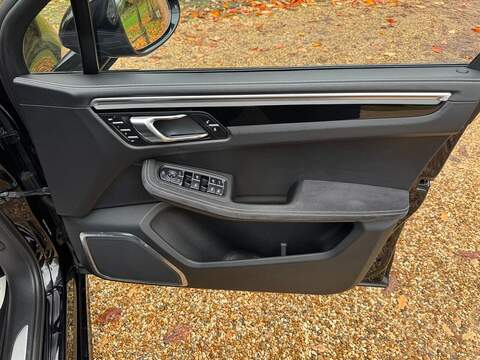 Porsche Macan 3.0T V6 GTS SUV 5dr Petrol PDK 4WD Euro 6 (s/s) (360 ps) - U10003496