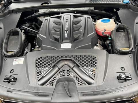 Porsche Macan 3.0T V6 GTS SUV 5dr Petrol PDK 4WD Euro 6 (s/s) (360 ps) - U10003496