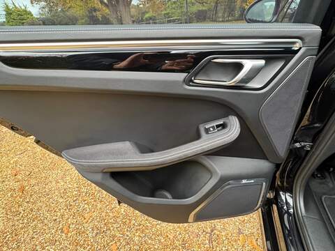 Porsche Macan 3.0T V6 GTS SUV 5dr Petrol PDK 4WD Euro 6 (s/s) (360 ps) - U10003496