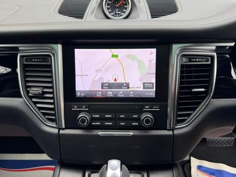 Porsche Macan 3.0T V6 GTS SUV 5dr Petrol PDK 4WD Euro 6 (s/s) (360 ps) - U10003496