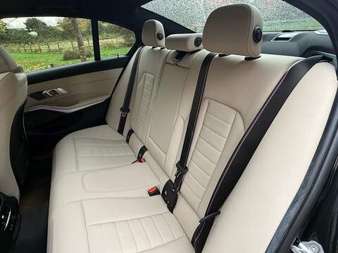 BMW 3 Series 2.0 320d M Sport Saloon 4dr Diesel Auto xDrive Euro 6 (s/s) (190 ps) - U10003500