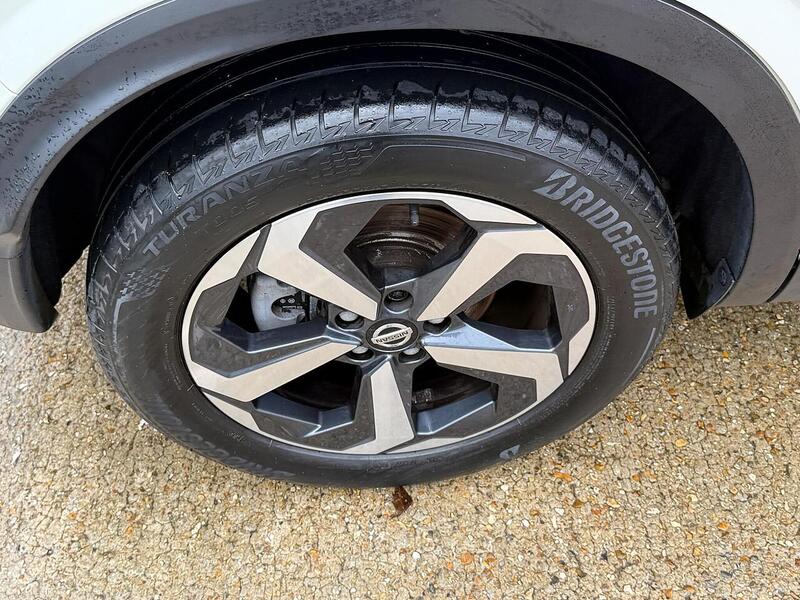 Nissan Qashqai 1.3 DIG-T MHEV Premiere Edition SUV 5dr Petrol Hybrid Manual Euro 6 (s/s) (140 ps) - U10003501