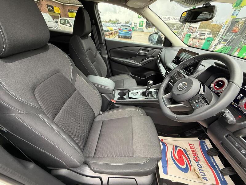 Nissan Qashqai 1.3 DIG-T MHEV Premiere Edition SUV 5dr Petrol Hybrid Manual Euro 6 (s/s) (140 ps) - U10003501