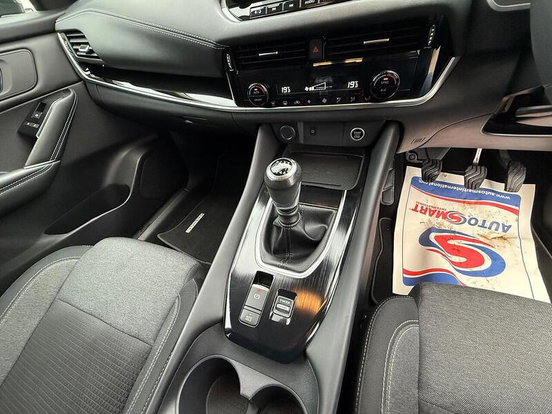 Nissan Qashqai 1.3 DIG-T MHEV Premiere Edition SUV 5dr Petrol Hybrid Manual Euro 6 (s/s) (140 ps) - U10003501