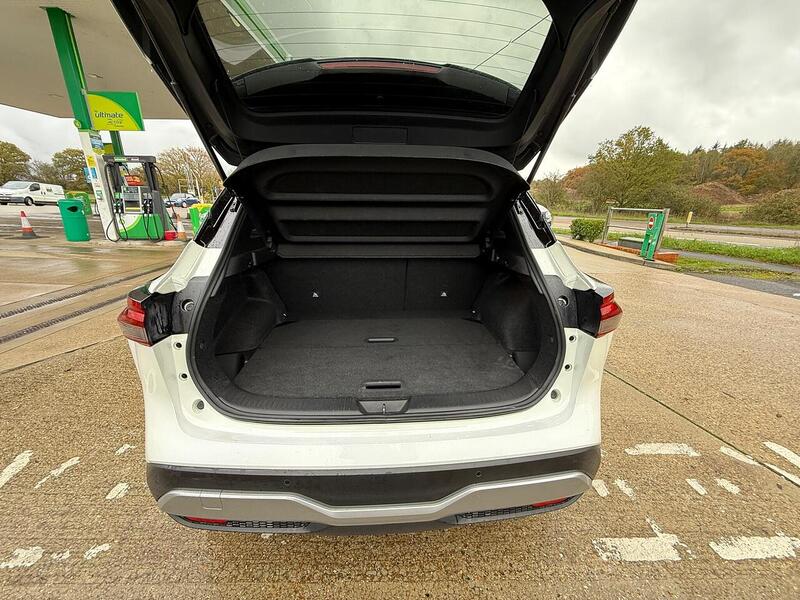 Nissan Qashqai 1.3 DIG-T MHEV Premiere Edition SUV 5dr Petrol Hybrid Manual Euro 6 (s/s) (140 ps) - U10003501