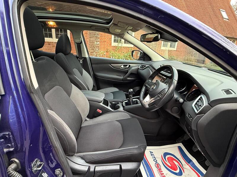 Nissan Qashqai 1.5 dCi N-Connecta SUV 5dr Diesel Manual Euro 6 (s/s) (110 ps) - U10003508