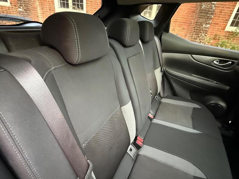 Nissan Qashqai 1.5 dCi N-Connecta SUV 5dr Diesel Manual Euro 6 (s/s) (110 ps) - U10003508