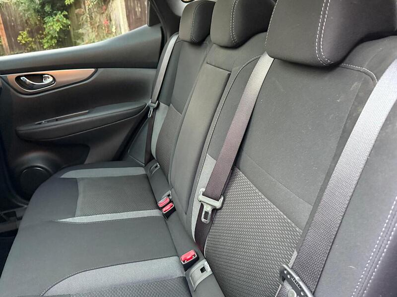 Nissan Qashqai 1.5 dCi N-Connecta SUV 5dr Diesel Manual Euro 6 (s/s) (110 ps) - U10003508