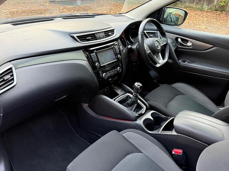 Nissan Qashqai 1.5 dCi N-Connecta SUV 5dr Diesel Manual Euro 6 (s/s) (110 ps) - U10003508