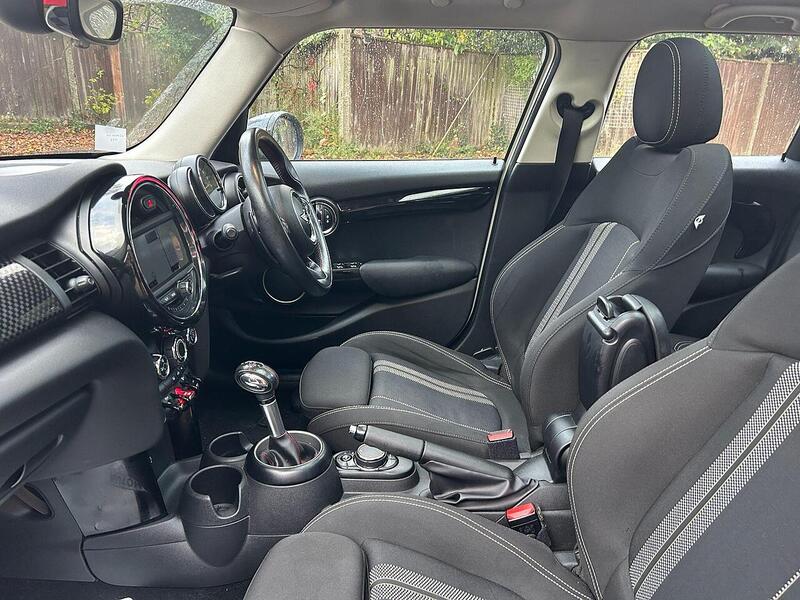 MINI Hatch 2.0 Cooper SD Hatchback 5dr Diesel Auto 6Spd Euro 6 (s/s) (170 ps) - U10003509