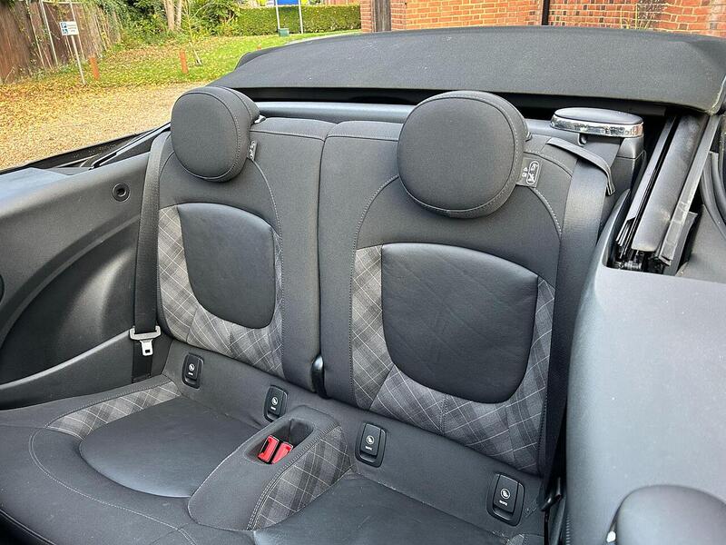 MINI Convertible 2.0 Cooper S Euro 6 (s/s) 2dr - U10003512