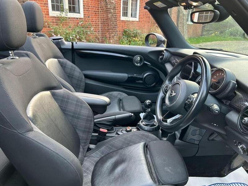 MINI Convertible 2.0 Cooper S Convertible 2dr Petrol Manual Euro 6 (s/s) (192 ps) - U10003512