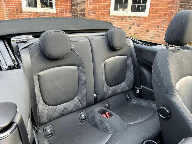MINI Convertible 2.0 Cooper S Convertible 2dr Petrol Manual Euro 6 (s/s) (192 ps) - U10003512