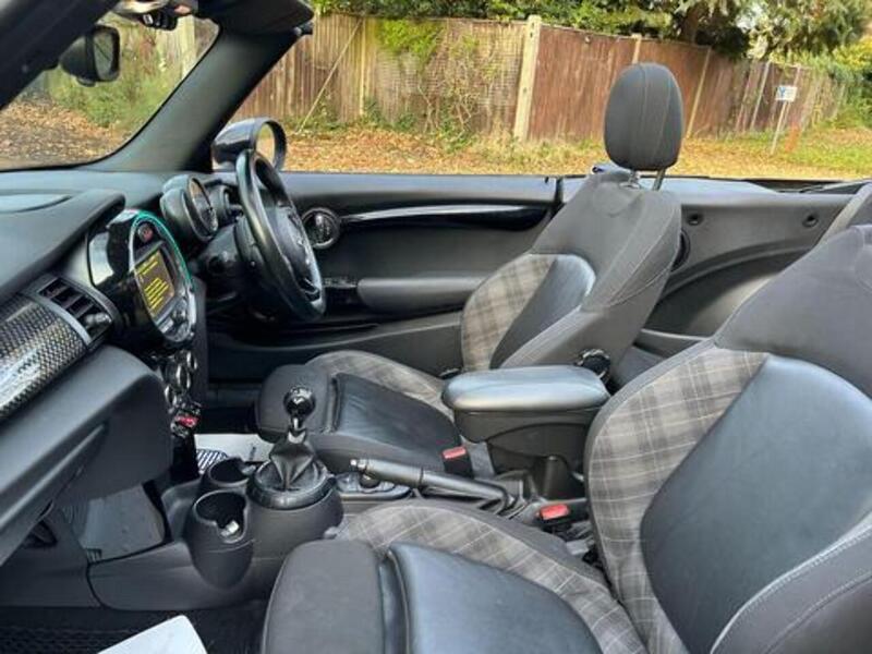 MINI Convertible 2.0 Cooper S Convertible 2dr Petrol Manual Euro 6 (s/s) (192 ps) - U10003512