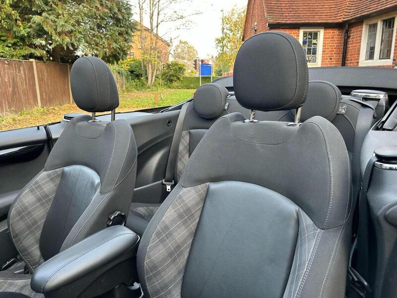MINI Convertible 2.0 Cooper S Convertible 2dr Petrol Manual Euro 6 (s/s) (192 ps) - U10003512