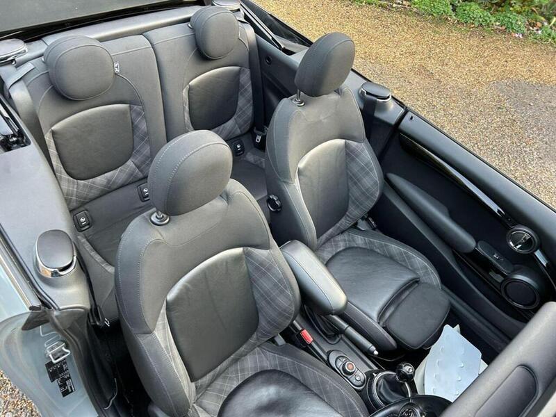 MINI Convertible 2.0 Cooper S Convertible 2dr Petrol Manual Euro 6 (s/s) (192 ps) - U10003512