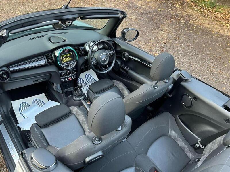 MINI Convertible 2.0 Cooper S Convertible 2dr Petrol Manual Euro 6 (s/s) (192 ps) - U10003512