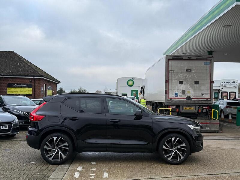 Volvo XC40 2.0 B4 MHEV R-Design SUV 5dr Petrol Hybrid Auto Euro 6 (s/s) (197 ps) - U10003515