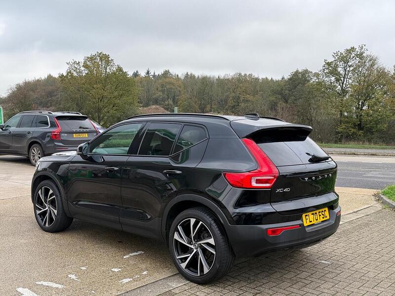 Volvo XC40 2.0 B4 MHEV R-Design SUV 5dr Petrol Hybrid Auto Euro 6 (s/s) (197 ps) - U10003515