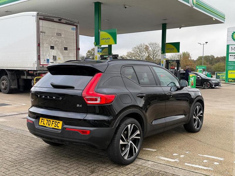 Volvo XC40 2.0 B4 MHEV R-Design SUV 5dr Petrol Hybrid Auto Euro 6 (s/s) (197 ps) - U10003515