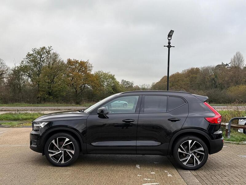 Volvo XC40 2.0 B4 MHEV R-Design SUV 5dr Petrol Hybrid Auto Euro 6 (s/s) (197 ps) - U10003515