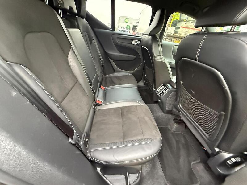 Volvo XC40 2.0 B4 MHEV R-Design SUV 5dr Petrol Hybrid Auto Euro 6 (s/s) (197 ps) - U10003515