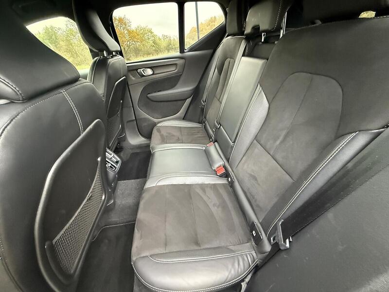 Volvo XC40 2.0 B4 MHEV R-Design SUV 5dr Petrol Hybrid Auto Euro 6 (s/s) (197 ps) - U10003515