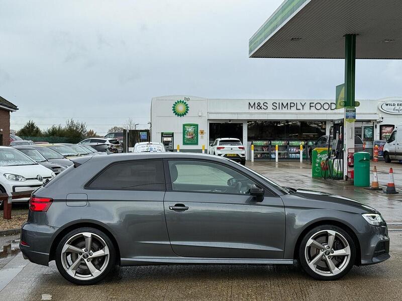 Audi S3 2.0 TFSI Black Edition Hatchback 3dr Petrol S Tronic quattro Euro 6 (s/s) (310 ps) - U10003521