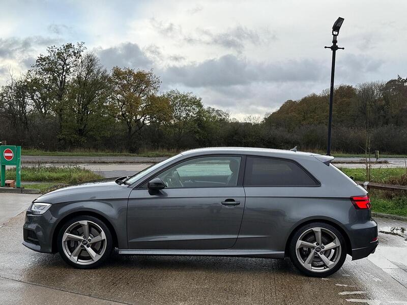 Audi S3 2.0 TFSI Black Edition Hatchback 3dr Petrol S Tronic quattro Euro 6 (s/s) (310 ps) - U10003521