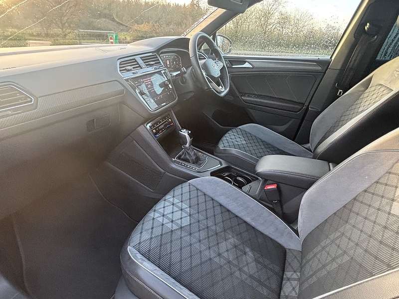 Volkswagen Tiguan 1.5 TSI R-Line SUV 5dr Petrol DSG Euro 6 (s/s) (150 ps) - U10003523