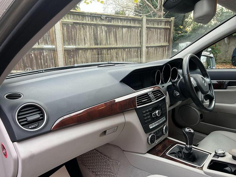 Mercedes-Benz C Class 1.8 C180 BlueEfficiency Elegance Edition 125 Euro 5 (s/s) 4dr - U10003525