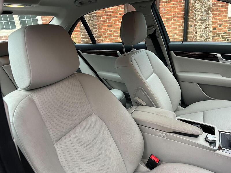 Mercedes-Benz C Class 1.8 C180 BlueEfficiency Elegance Edition 125 Euro 5 (s/s) 4dr - U10003525