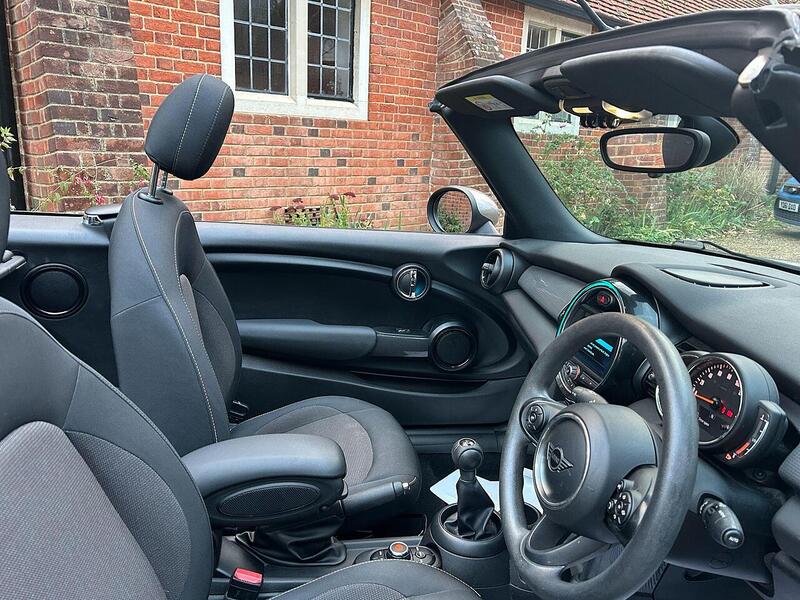 MINI Convertible 1.5 Cooper Classic Convertible 2dr Petrol Manual Euro 6 (s/s) (136 ps) - U10003530