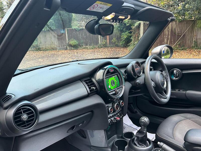 MINI Convertible 1.5 Cooper Classic Convertible 2dr Petrol Manual Euro 6 (s/s) (136 ps) - U10003530