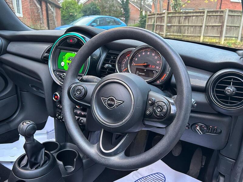 MINI Convertible 1.5 Cooper Classic Convertible 2dr Petrol Manual Euro 6 (s/s) (136 ps) - U10003530