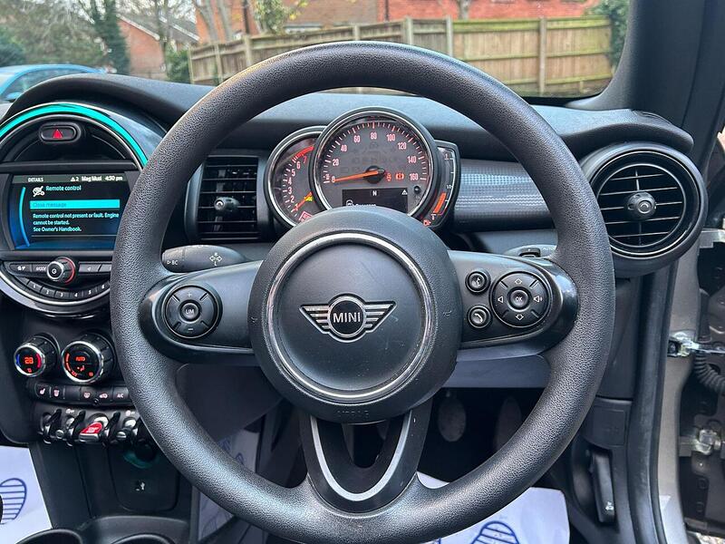 MINI Convertible 1.5 Cooper Classic Convertible 2dr Petrol Manual Euro 6 (s/s) (136 ps) - U10003530