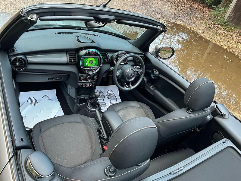 MINI Convertible 1.5 Cooper Classic Convertible 2dr Petrol Manual Euro 6 (s/s) (136 ps) - U10003530