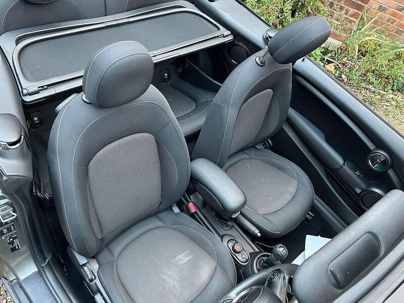 MINI Convertible 1.5 Cooper Classic Convertible 2dr Petrol Manual Euro 6 (s/s) (136 ps) - U10003530
