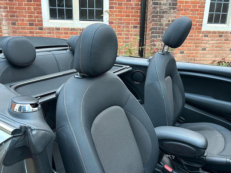 MINI Convertible 1.5 Cooper Classic Convertible 2dr Petrol Manual Euro 6 (s/s) (136 ps) - U10003530