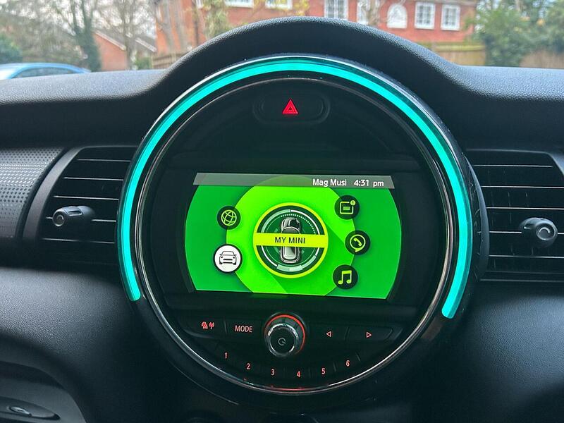 MINI Convertible 1.5 Cooper Classic Convertible 2dr Petrol Manual Euro 6 (s/s) (136 ps) - U10003530