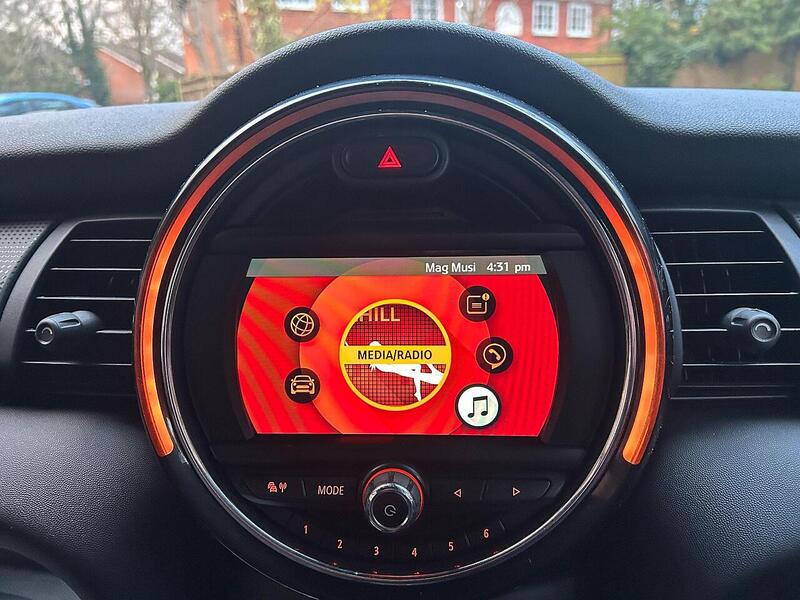 MINI Convertible 1.5 Cooper Classic Convertible 2dr Petrol Manual Euro 6 (s/s) (136 ps) - U10003530