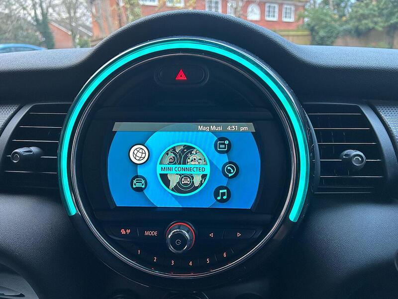 MINI Convertible 1.5 Cooper Classic Convertible 2dr Petrol Manual Euro 6 (s/s) (136 ps) - U10003530