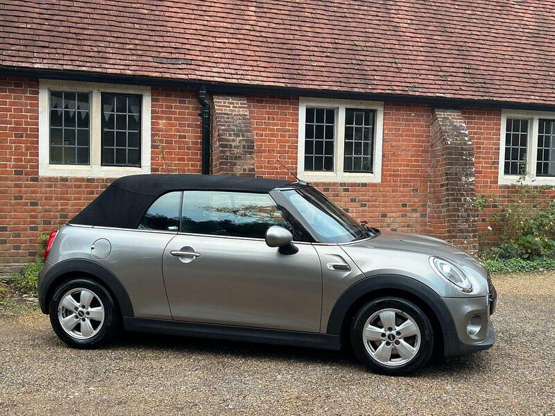 MINI Convertible 1.5 Cooper Classic Convertible 2dr Petrol Manual Euro 6 (s/s) (136 ps) - U10003530