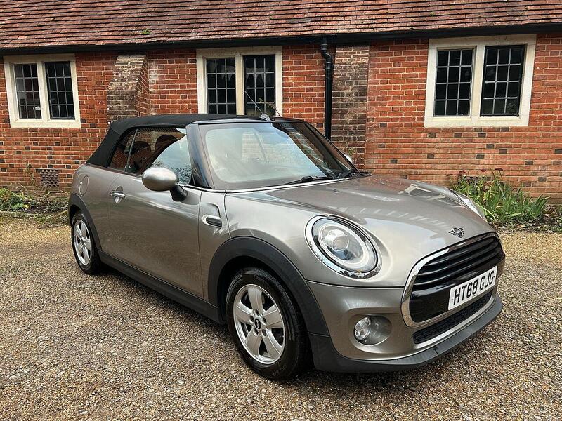 MINI Convertible 1.5 Cooper Classic Convertible 2dr Petrol Manual Euro 6 (s/s) (136 ps) - U10003530