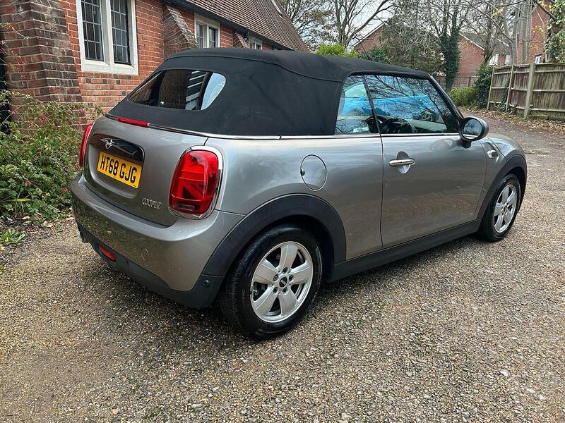 MINI Convertible 1.5 Cooper Classic Convertible 2dr Petrol Manual Euro 6 (s/s) (136 ps) - U10003530