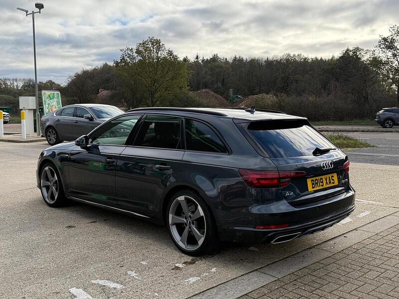 Audi A4 Avant 2.0 TFSI 35 Black Edition Estate 5dr Petrol Manual Euro 6 (s/s) (150 ps) - U10003532