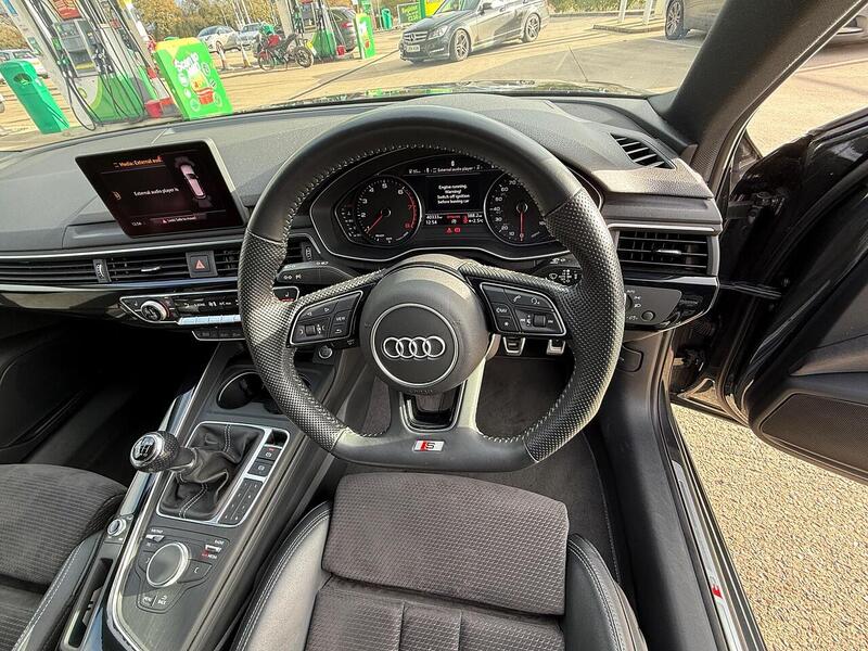 Audi A4 Avant 2.0 TFSI 35 Black Edition Estate 5dr Petrol Manual Euro 6 (s/s) (150 ps) - U10003532