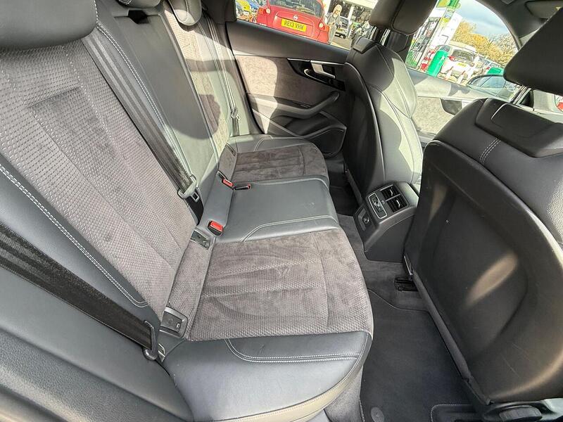 Audi A4 Avant 2.0 TFSI 35 Black Edition Estate 5dr Petrol Manual Euro 6 (s/s) (150 ps) - U10003532